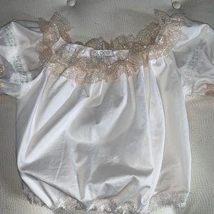Alexis Short white Top Lace trim size M